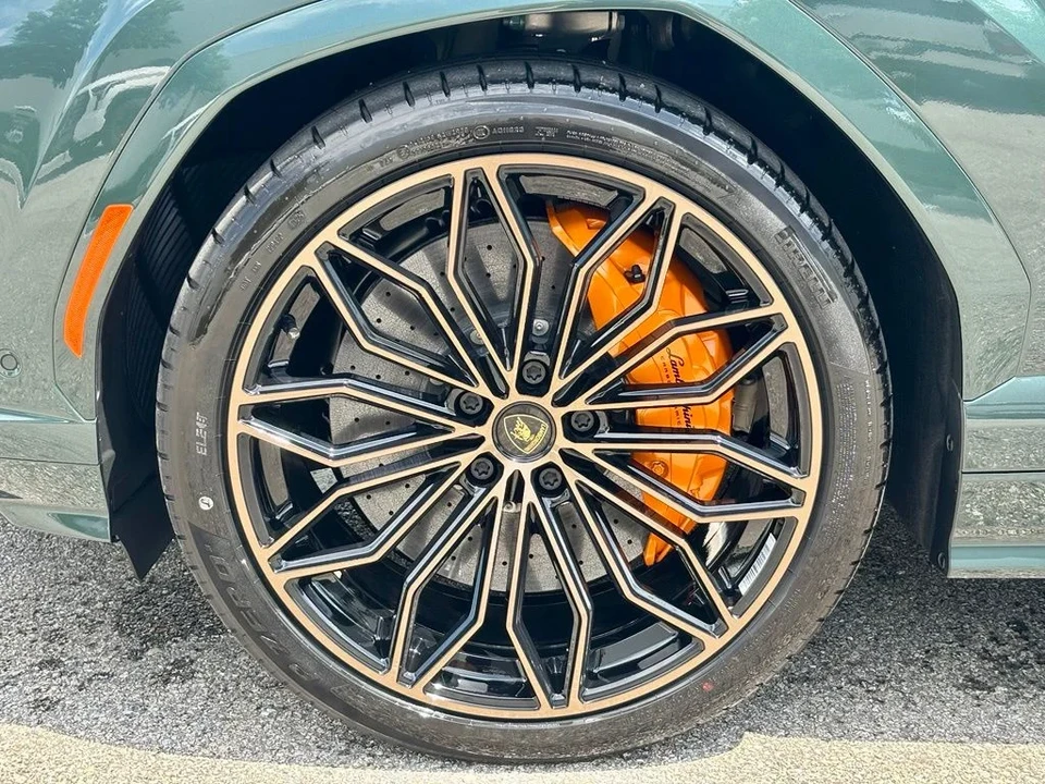 2026 Lamborghini Urus SE - Image 11 of 30