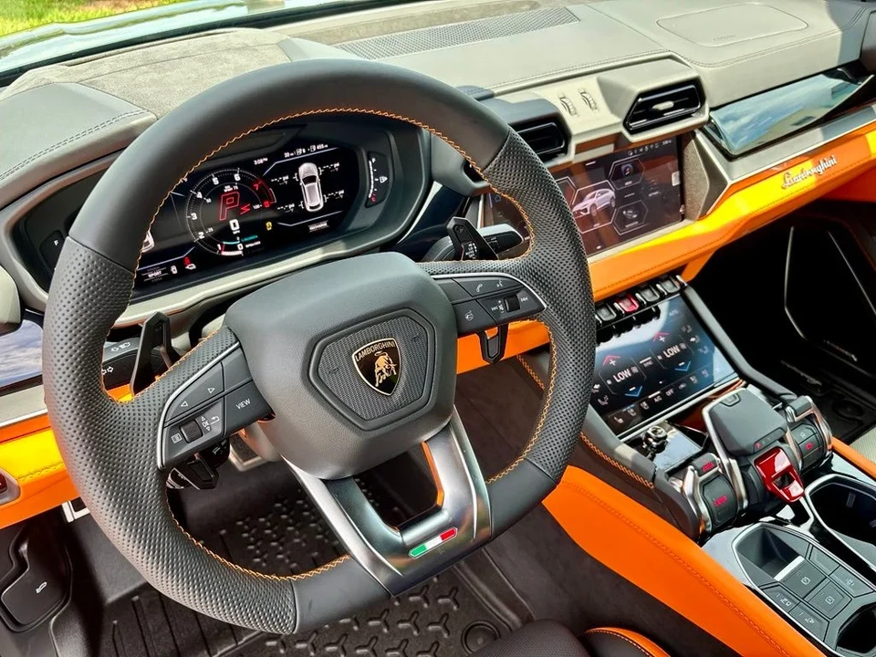 2026 Lamborghini Urus SE - Image 10 of 30
