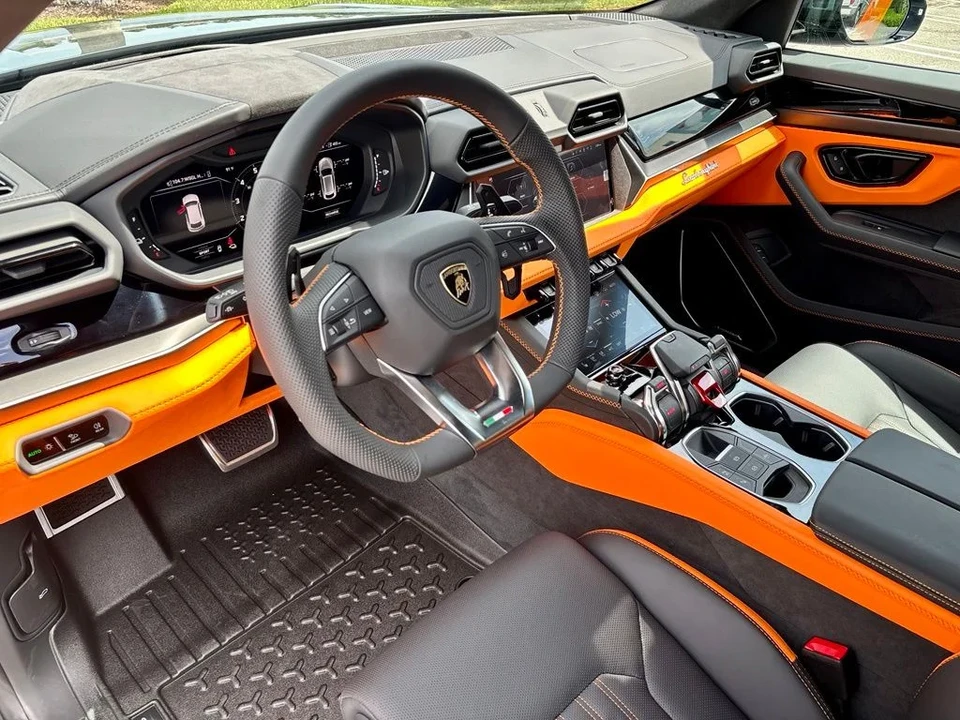 2026 Lamborghini Urus SE - Image 14 of 30