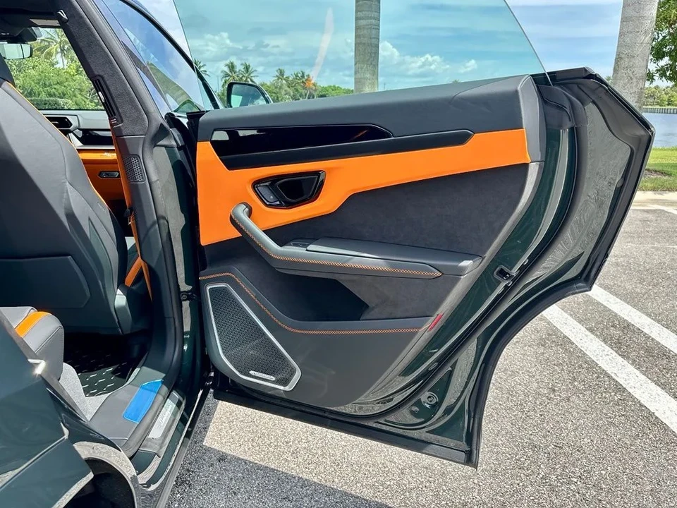 2026 Lamborghini Urus SE - Image 22 of 30
