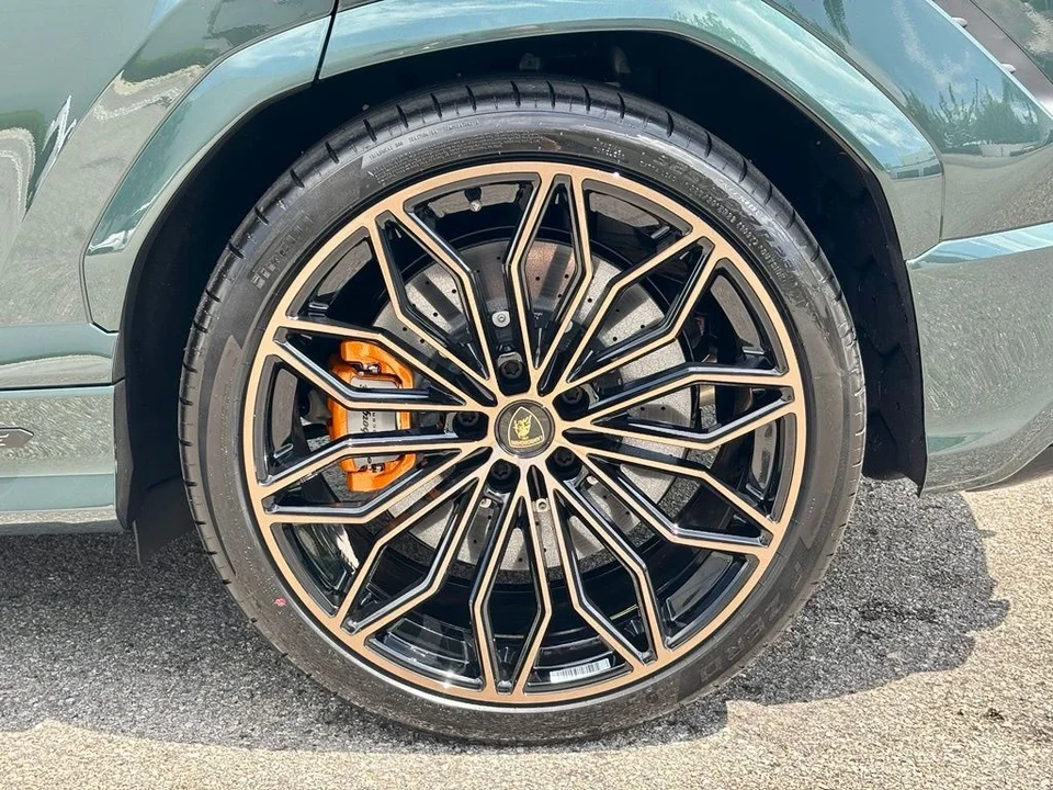 2026 Lamborghini Urus SE - Image 12 of 30