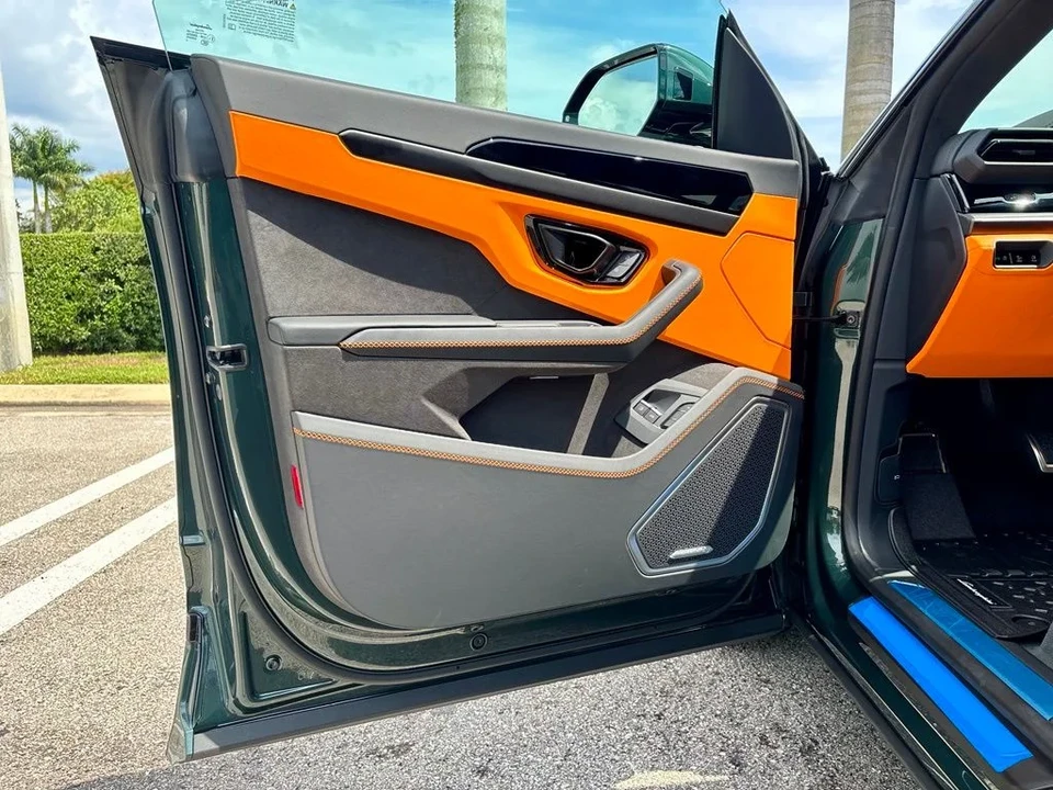 2026 Lamborghini Urus SE - Image 13 of 30