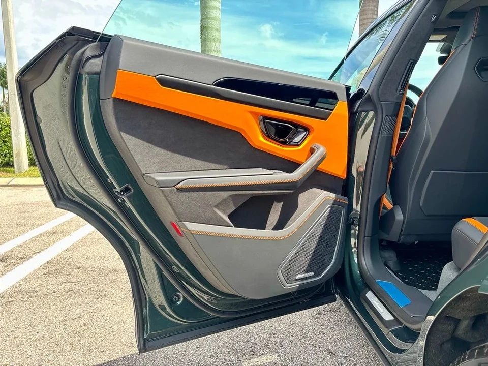 2026 Lamborghini Urus SE - Image 16 of 30