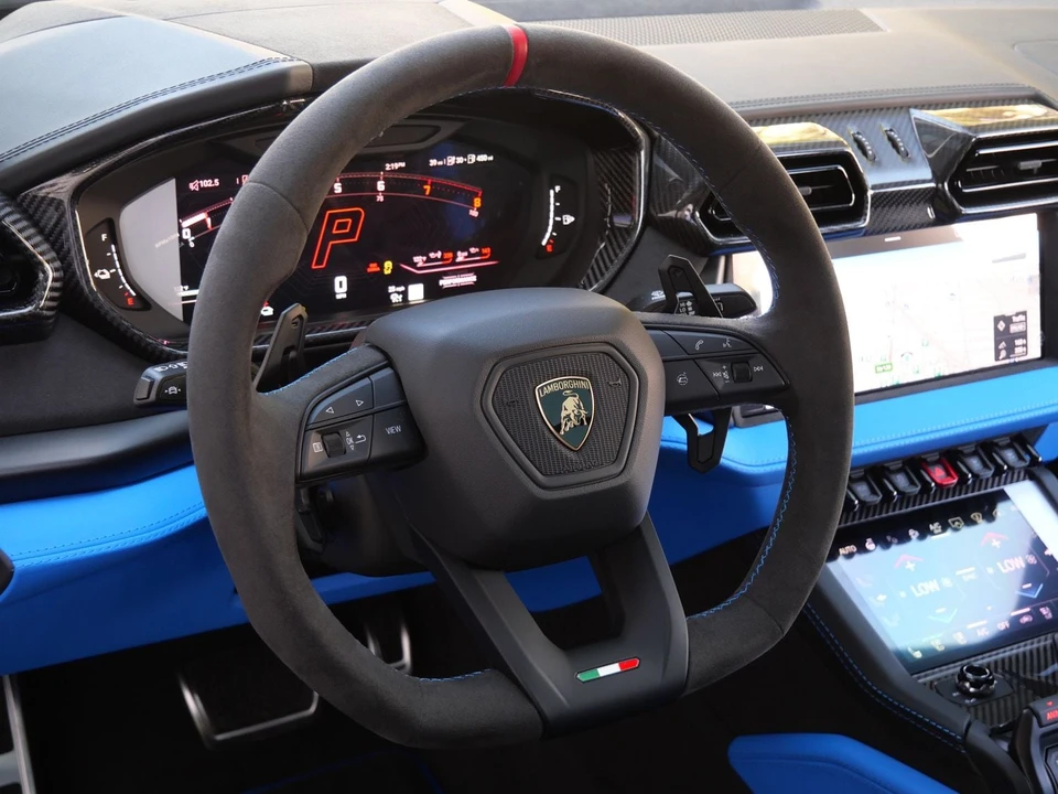 2026 Lamborghini Urus SE - Image 15 of 28