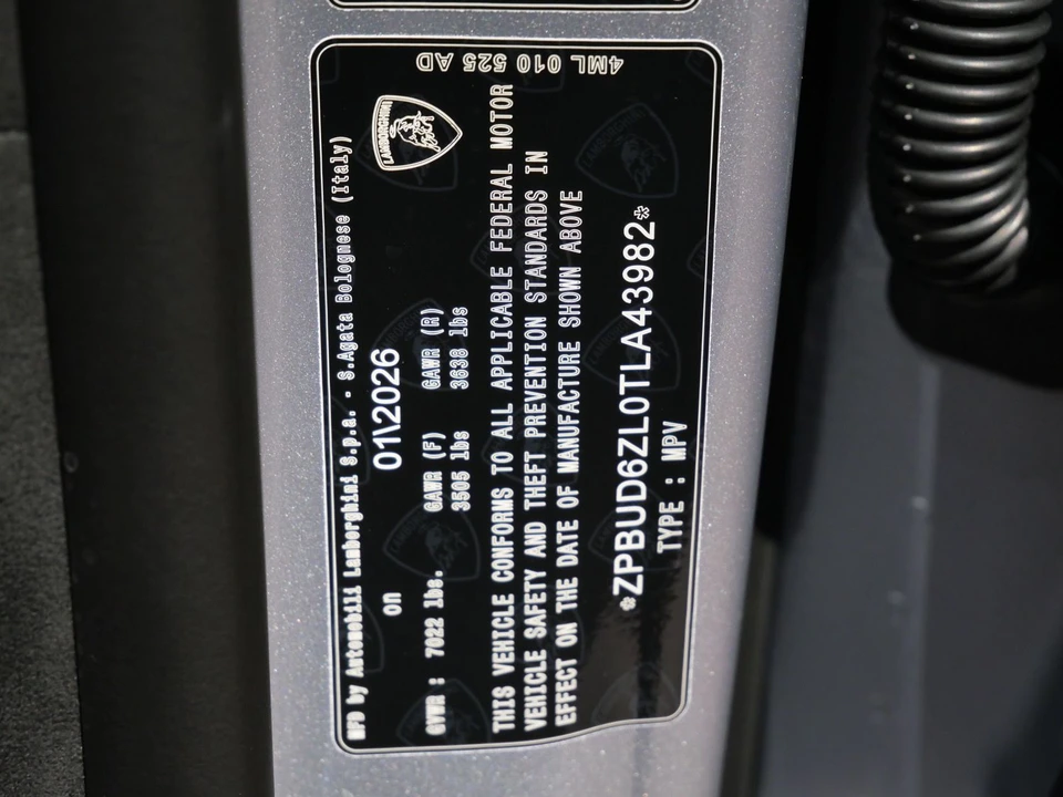 2026 Lamborghini Urus SE - Image 28 of 28