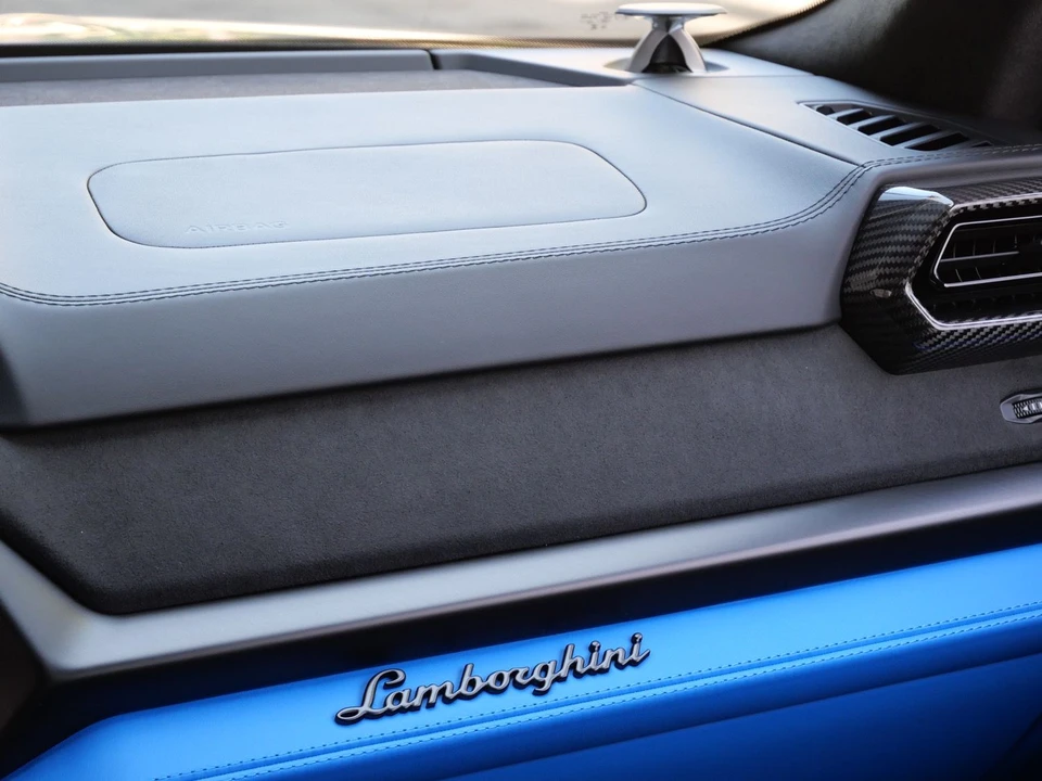 2026 Lamborghini Urus SE - Image 24 of 28
