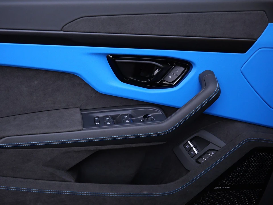 2026 Lamborghini Urus SE - Image 17 of 28
