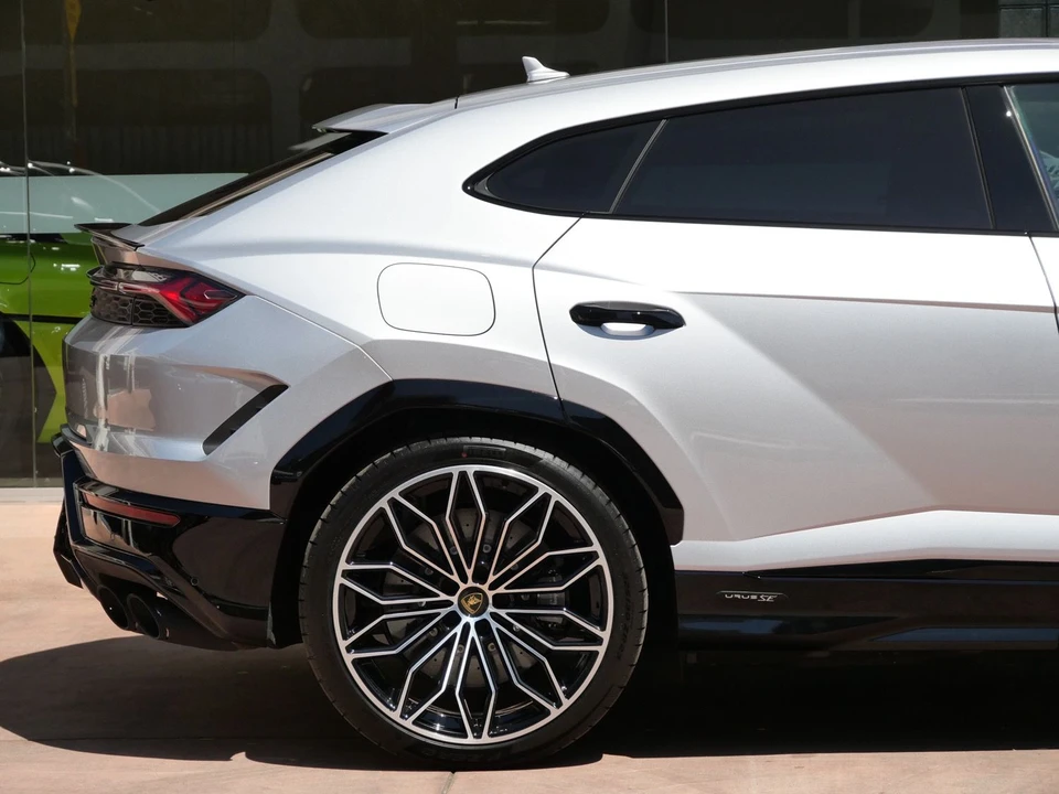 2026 Lamborghini Urus SE - Image 13 of 28