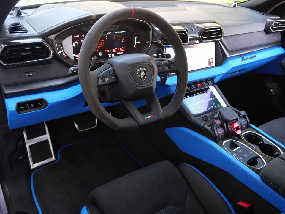 2026 Lamborghini Urus SE - Image 14 of 28