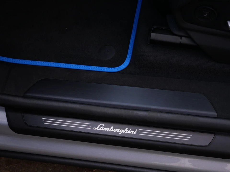 2026 Lamborghini Urus SE - Image 19 of 28