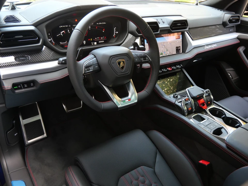 2026 Lamborghini Urus SE - Image 14 of 29