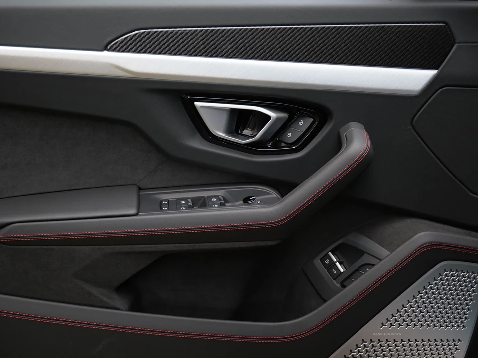 2026 Lamborghini Urus SE - Image 17 of 29