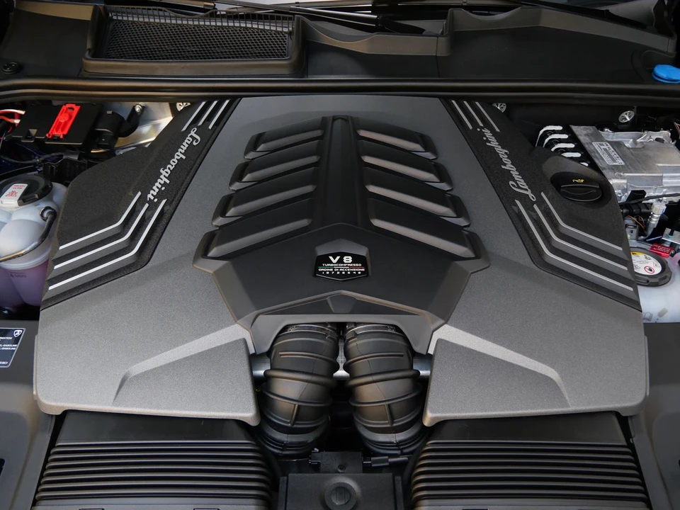 2026 Lamborghini Urus SE - Image 28 of 29