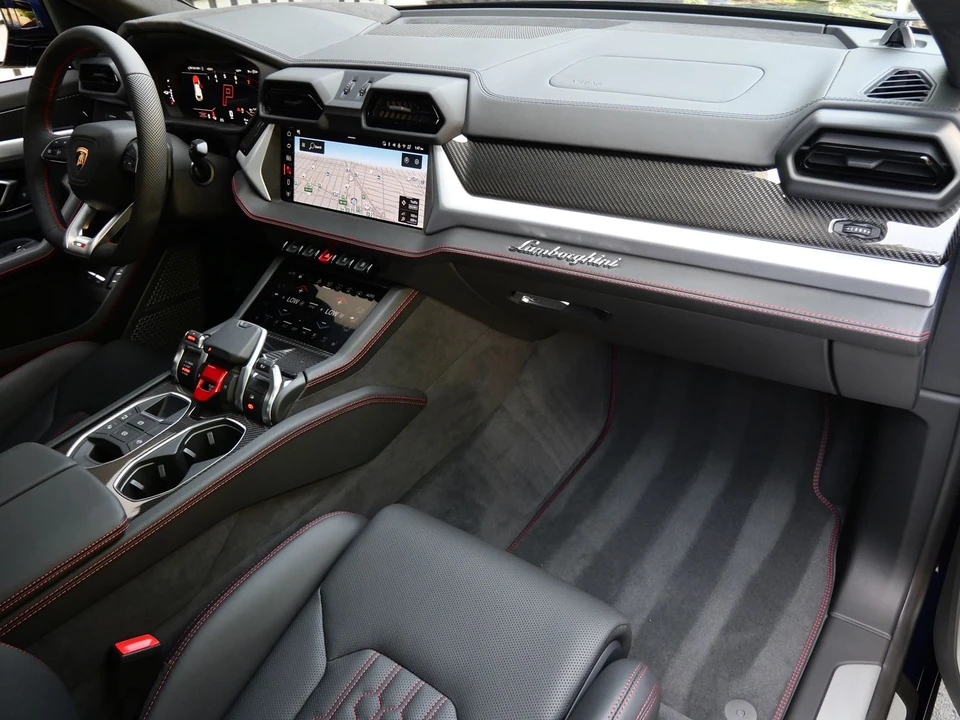 2026 Lamborghini Urus SE - Image 27 of 29