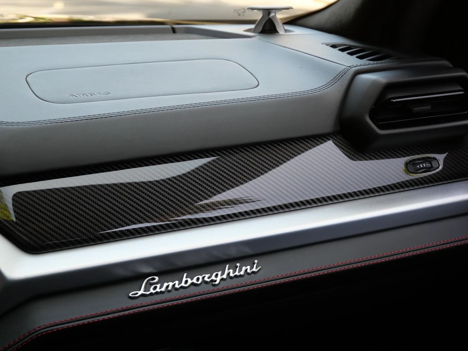2026 Lamborghini Urus SE - Image 25 of 29