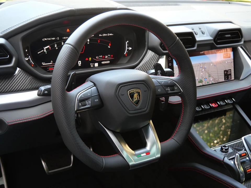 2026 Lamborghini Urus SE - Image 15 of 29