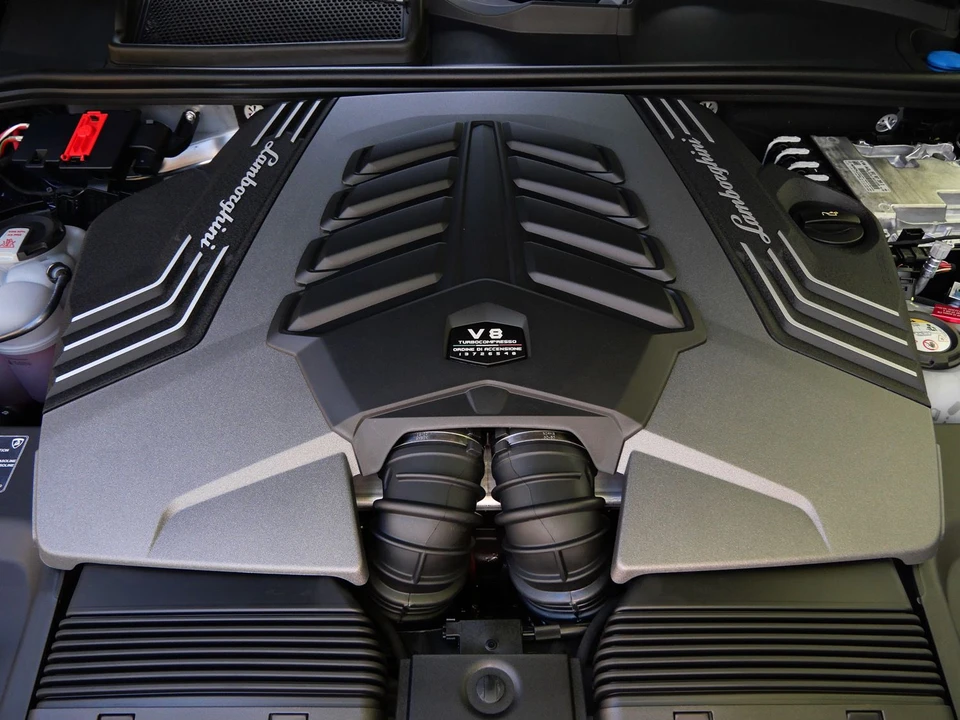 2026 Lamborghini Urus SE - Image 27 of 28
