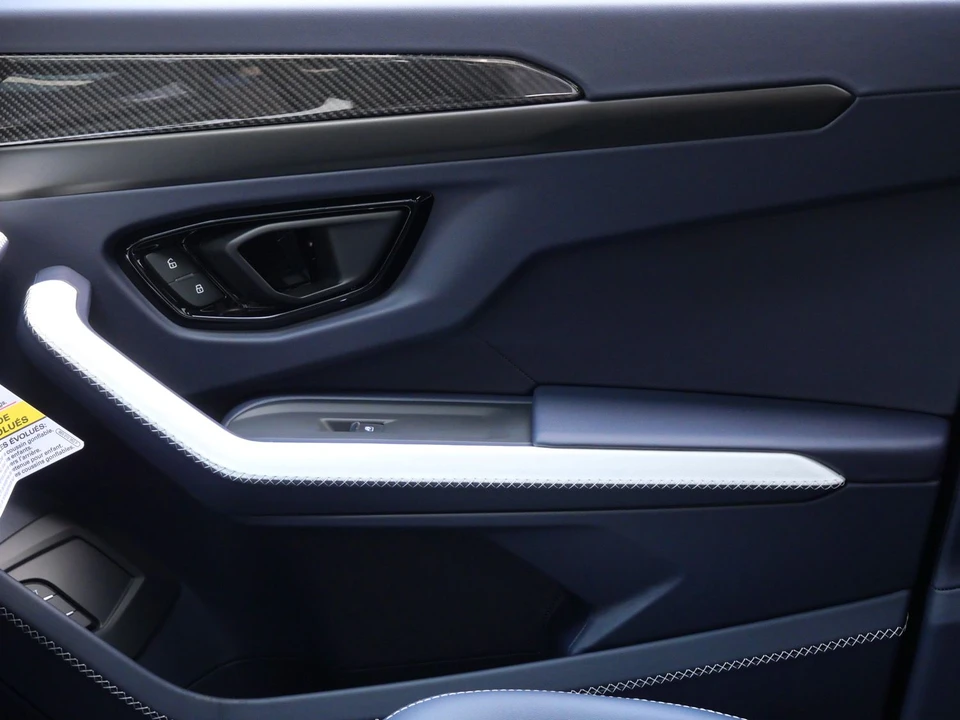 2026 Lamborghini Urus SE - Image 17 of 28
