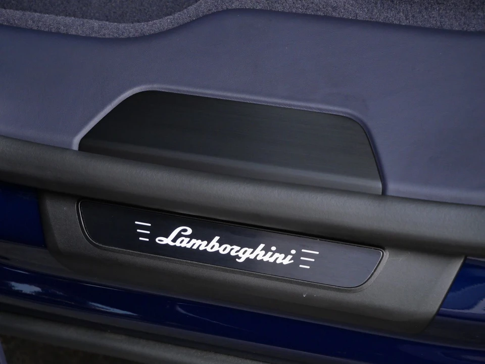 2026 Lamborghini Urus SE - Image 20 of 28