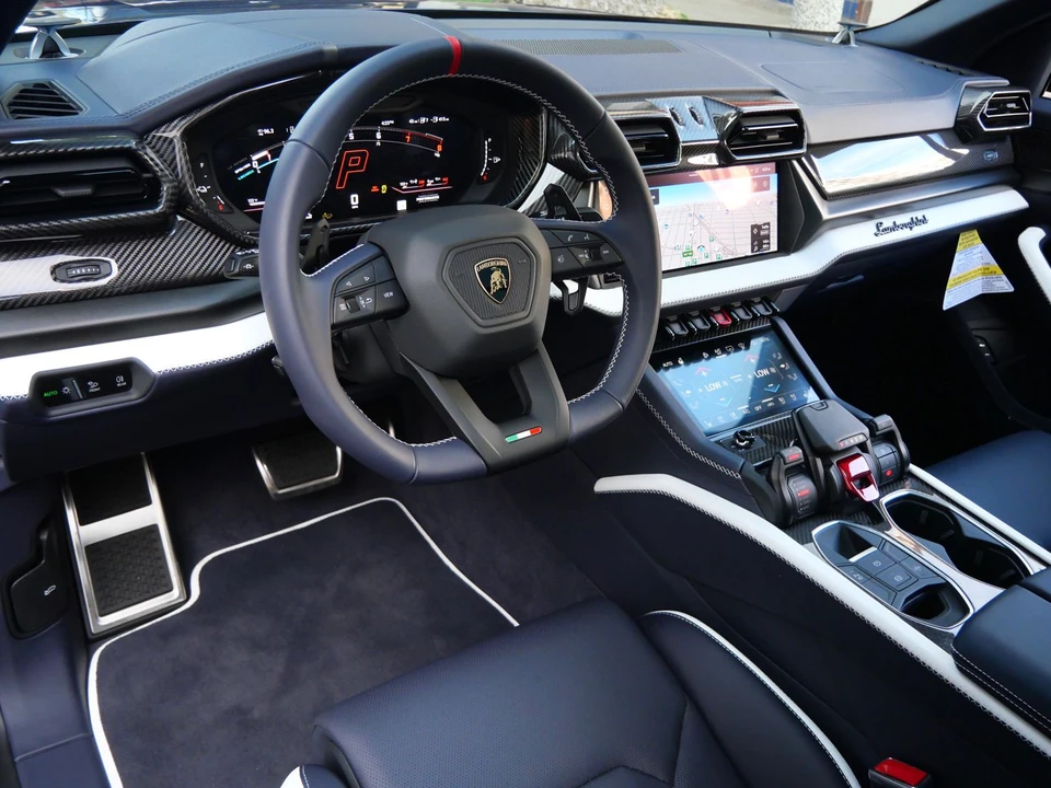 2026 Lamborghini Urus SE - Image 14 of 28
