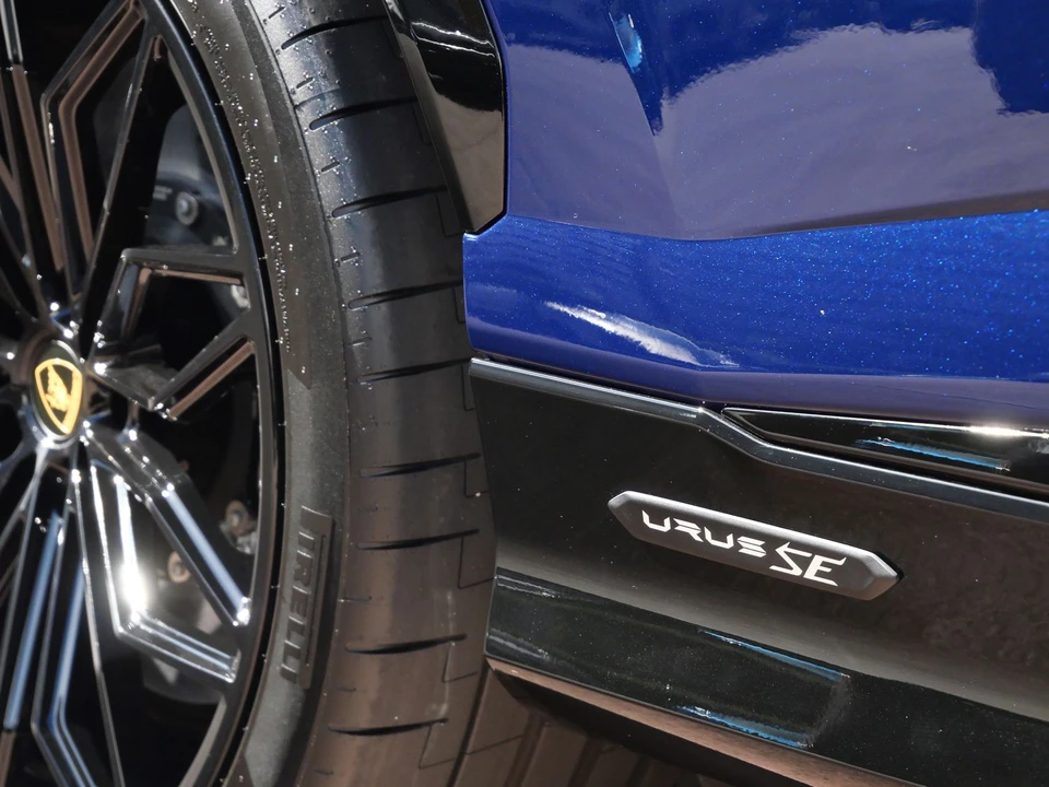 2026 Lamborghini Urus SE - Image 11 of 28