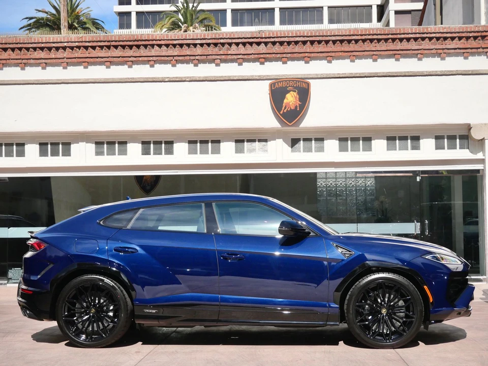 2026 Lamborghini Urus SE - Image 2 of 28