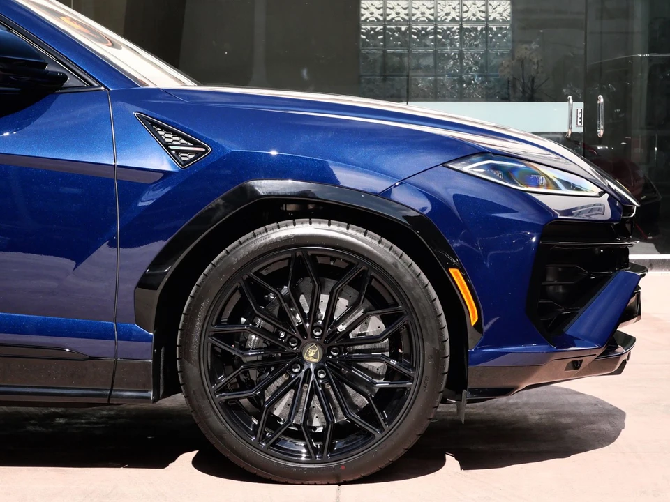 2026 Lamborghini Urus SE - Image 9 of 28