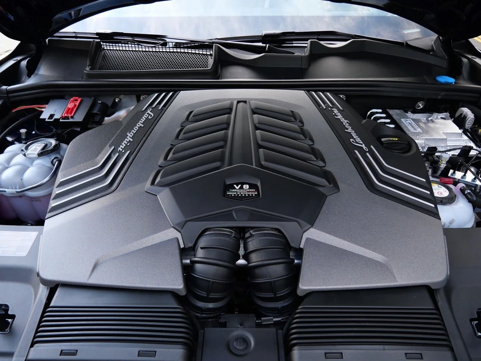 2026 Lamborghini Urus SE - Image 27 of 28