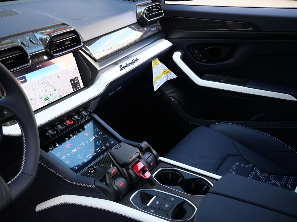 2026 Lamborghini Urus SE - Image 16 of 28