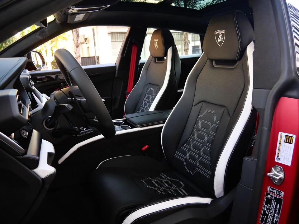2026 Lamborghini Urus SE - Image 19 of 27