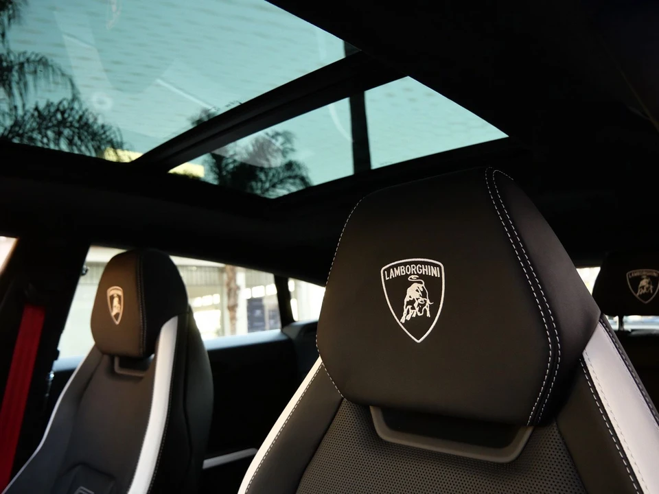 2026 Lamborghini Urus SE - Image 20 of 27