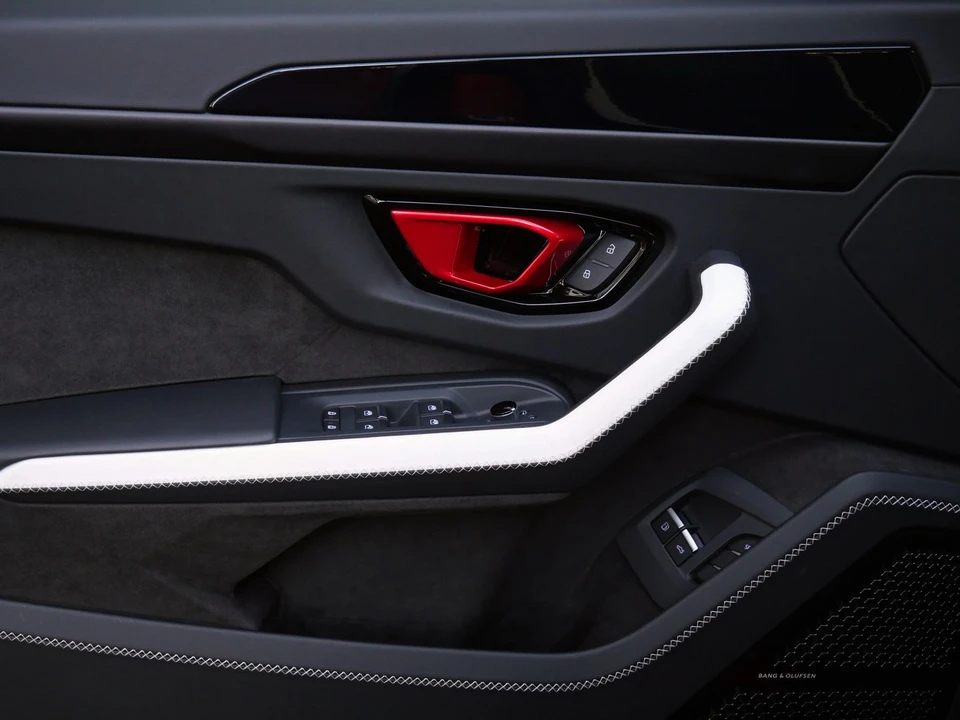 2026 Lamborghini Urus SE - Image 16 of 27