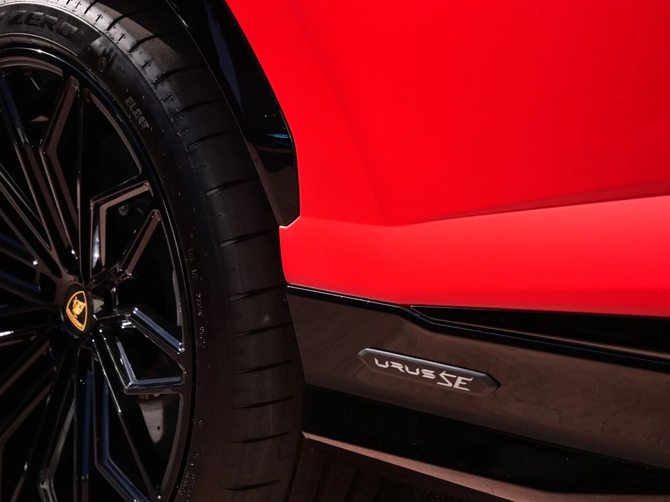 2026 Lamborghini Urus SE - Image 10 of 27