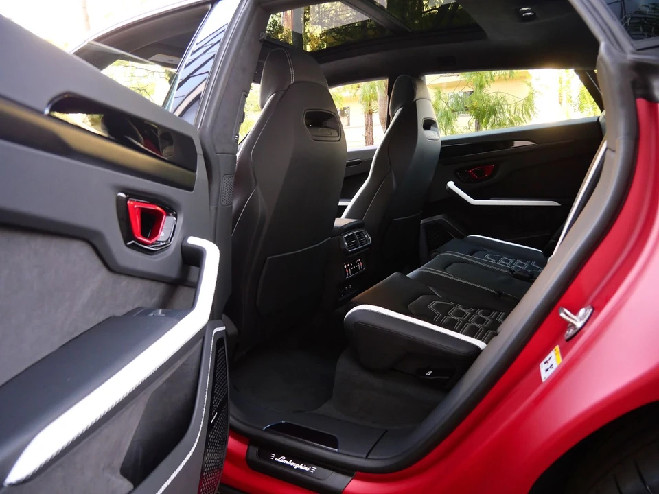 2026 Lamborghini Urus SE - Image 21 of 27