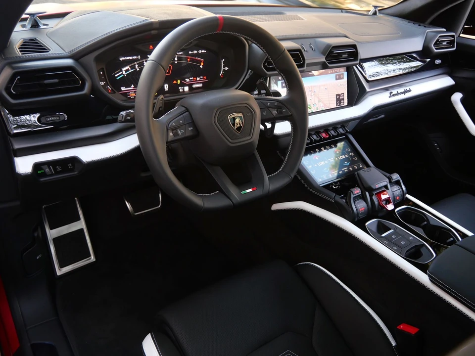 2026 Lamborghini Urus SE - Image 13 of 27