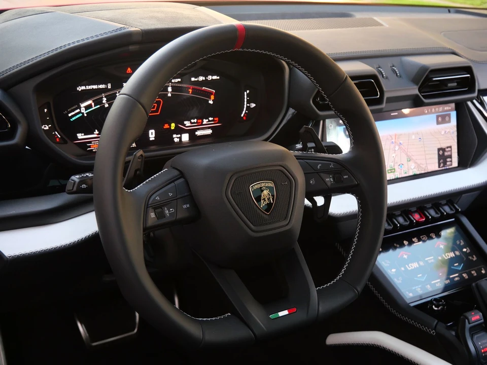 2026 Lamborghini Urus SE - Image 14 of 27