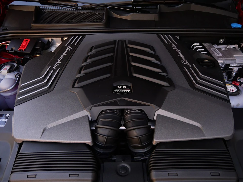 2026 Lamborghini Urus SE - Image 26 of 27
