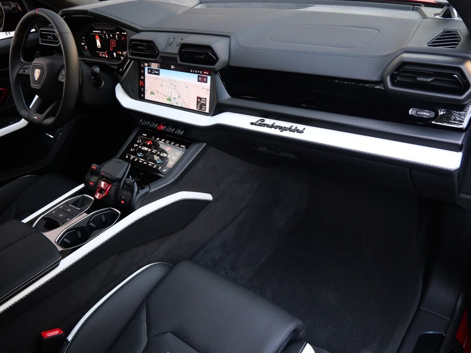 2026 Lamborghini Urus SE - Image 25 of 27