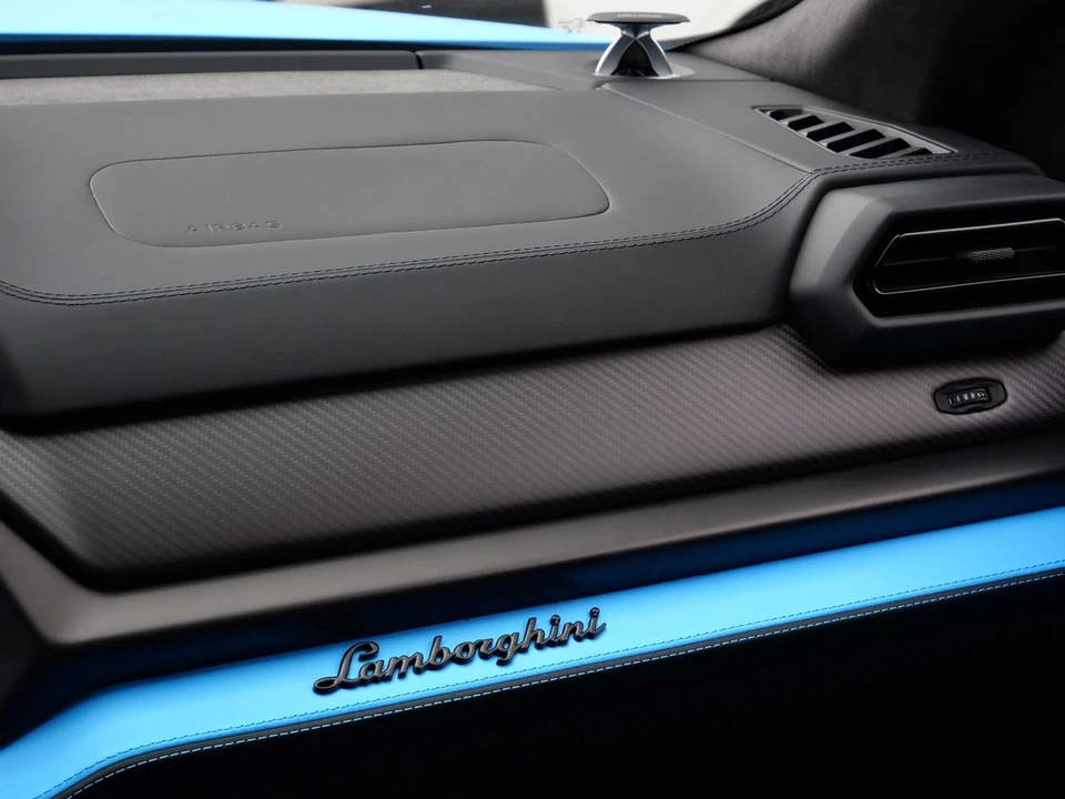 2026 Lamborghini Urus SE - Image 23 of 27