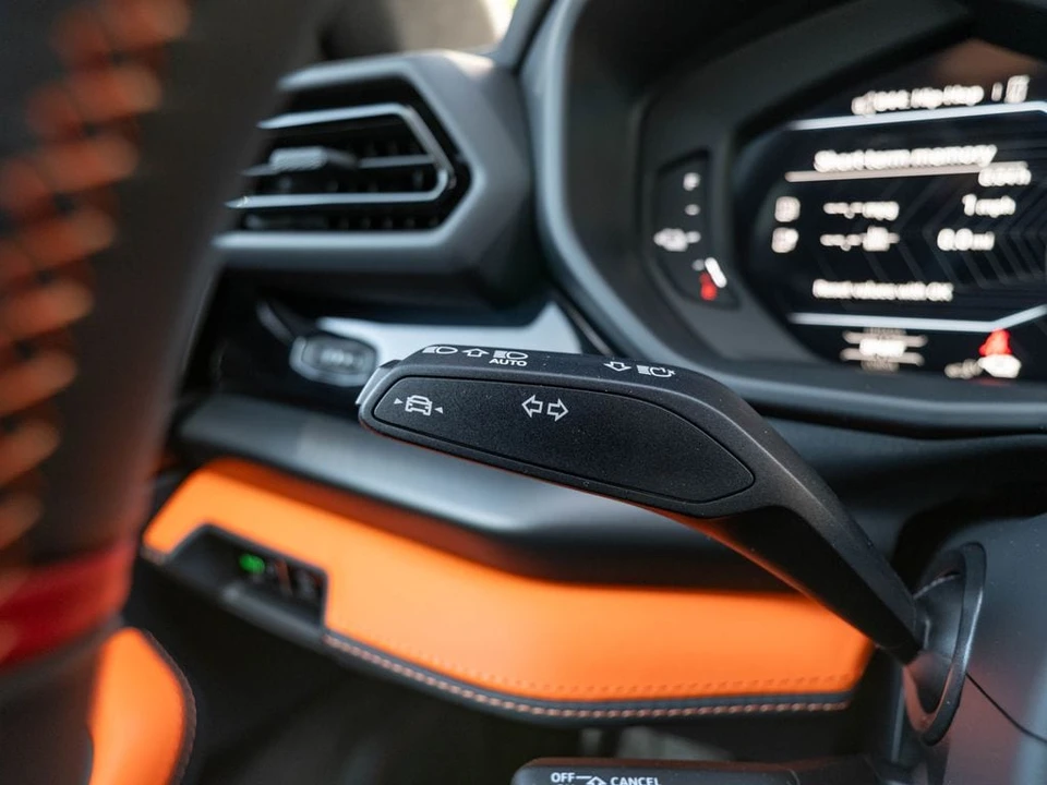 2026 Lamborghini Urus SE - Image 15 of 31