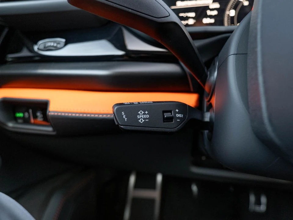 2026 Lamborghini Urus SE - Image 16 of 31