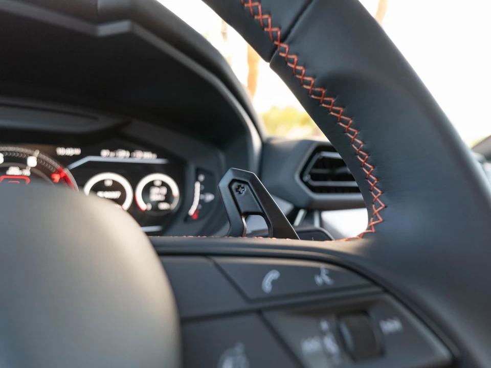2026 Lamborghini Urus SE - Image 13 of 31