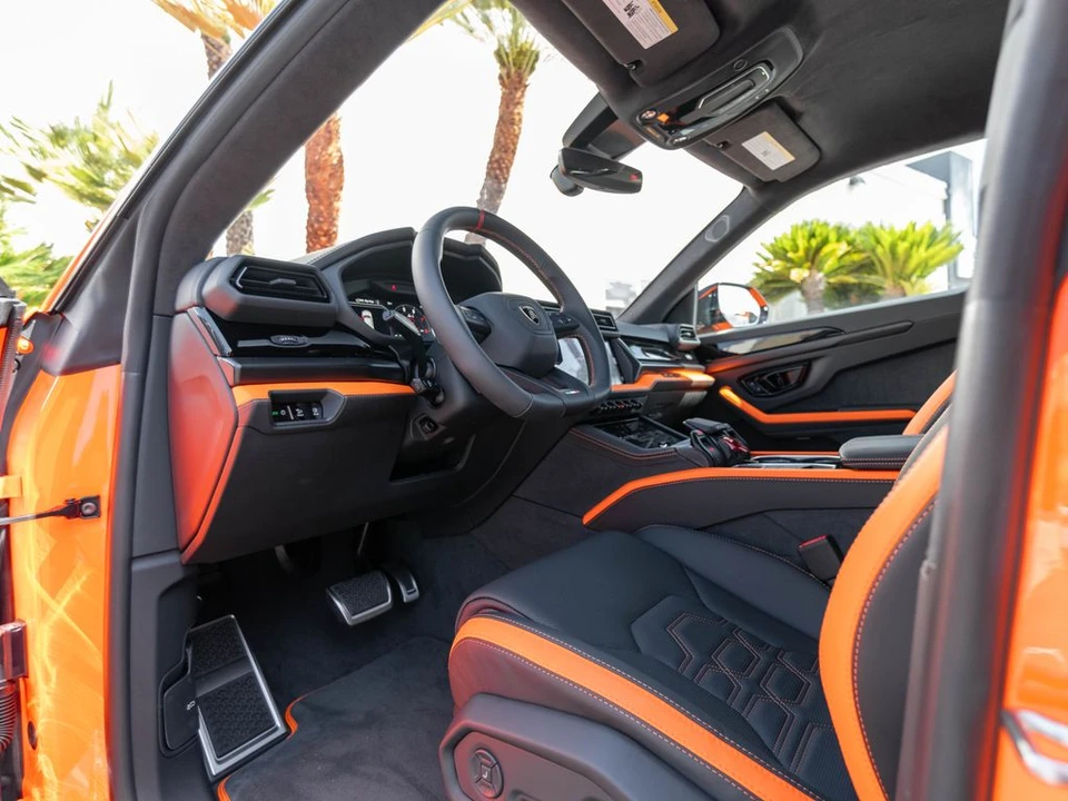 2026 Lamborghini Urus SE - Image 18 of 31