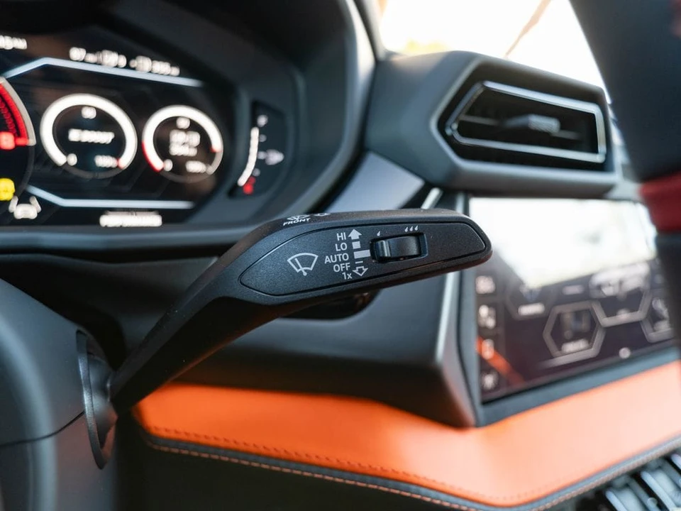 2026 Lamborghini Urus SE - Image 17 of 31
