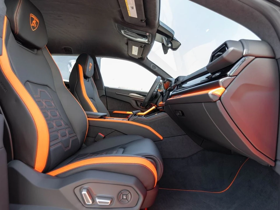 2026 Lamborghini Urus SE - Image 30 of 31