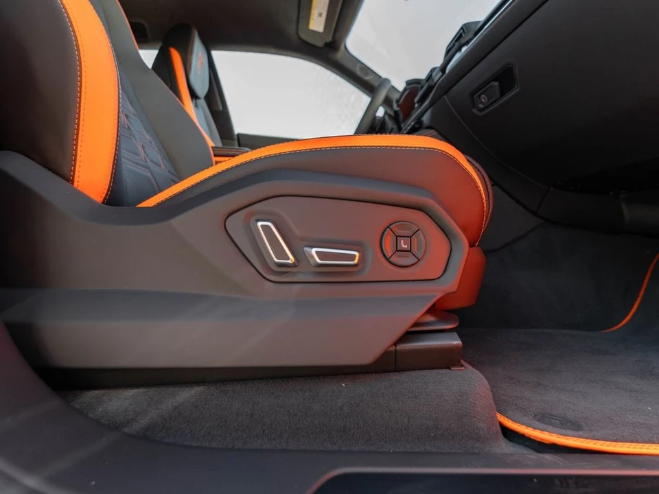2026 Lamborghini Urus SE - Image 31 of 31