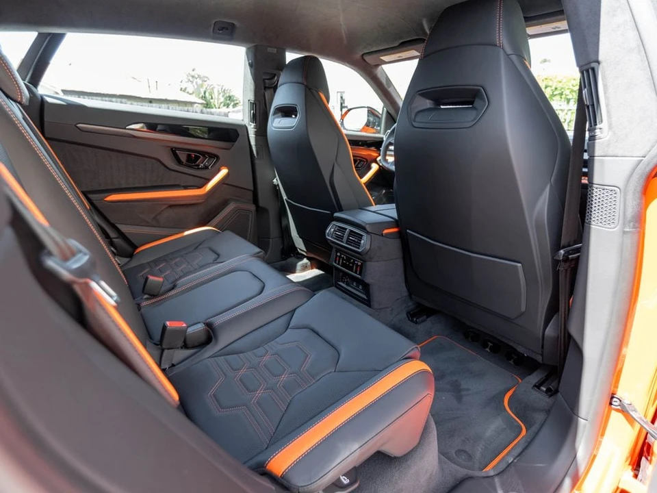 2026 Lamborghini Urus SE - Image 26 of 31