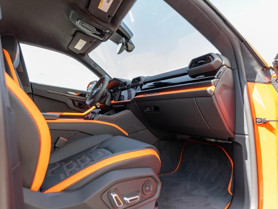 2026 Lamborghini Urus SE - Image 29 of 31