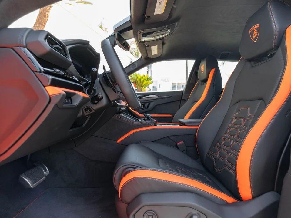 2026 Lamborghini Urus SE - Image 19 of 31