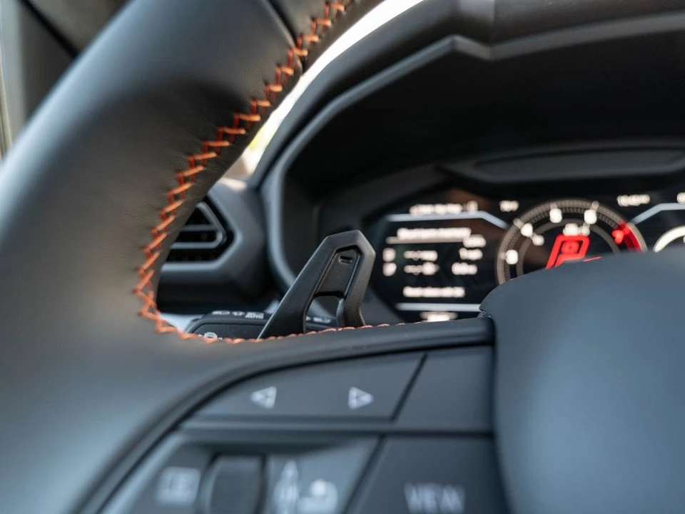 2026 Lamborghini Urus SE - Image 14 of 31